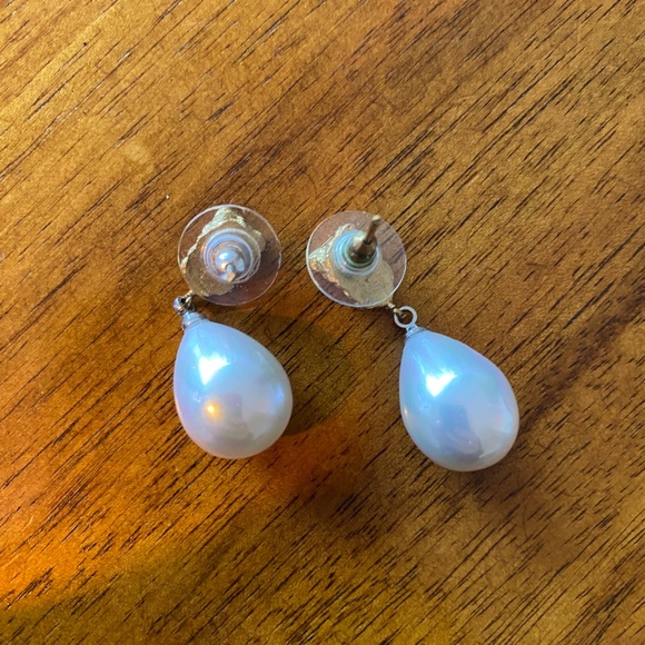 Greek god/goddess pearl drop earrings - Picture 2 of 2